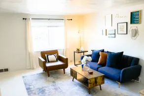 Modern 2 Bedroom Apartment Close to Shopping - Image 5