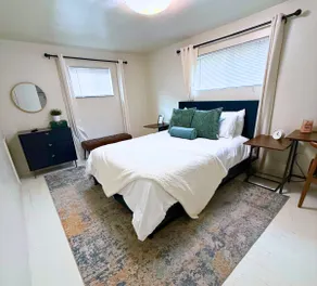 Modern 2 Bedroom Apartment Close to Shopping - Image 4