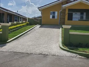 Fully airconditioned with ocean view tennis court - Image 2