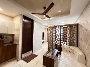 Super Luxury Studio Aptmnt @21 - Image 2