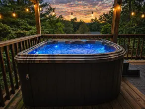 Aska Cabin |Hot Tub |Jacuzzi Tub |Firepit |Views - Image 2