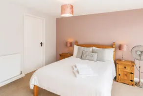 Lincoln Coach House | Parking | Peaceful Stay - Image 3