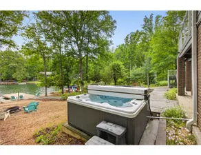 Lakeview Hideaway. Large lakefront home. - Image 3