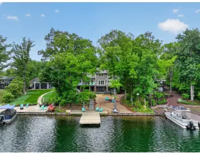 Lakeview Hideaway. Large lakefront home. - Image 2