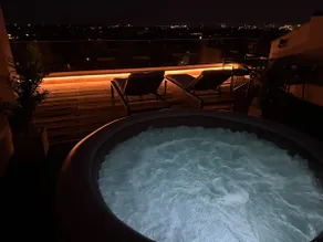 Cozy Luxurious Rooftop Apartment - Jacuzzi - Image 5