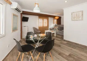 Al-Andalusí, Apartment with a double bed and a sofa. - Image 5