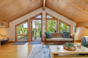 The Rowan - Luxury Lodge and Woodland Views - Image 3