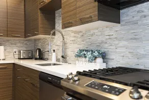 Luxury 2 BR Glendale condo with pool - Image 5