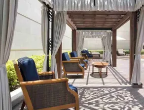Luxury 2 BR Glendale condo with pool - Image 4