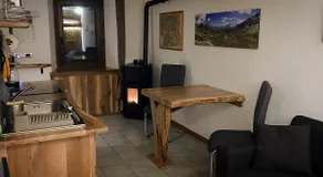 Small country accommodation with garden - Image 2