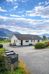 Ardelve, Bungalow, Castle & Isle of Skye view. - Image 3