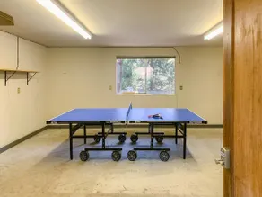 Eagle's Nest Cottage. Spacious 2 BR river retreat on the Rogue River. Enjoy ping-pong, BBQ, board games, and fishing. Remote work enabled with high-speed WiFi. Unplug and unwind! - Image 4