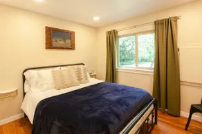 Eagle's Nest Cottage. Spacious 2 BR river retreat on the Rogue River. Enjoy ping-pong, BBQ, board games, and fishing. Remote work enabled with high-speed WiFi. Unplug and unwind! - Image 3