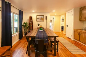 Eagle's Nest Cottage. Spacious 2 BR river retreat on the Rogue River. Enjoy ping-pong, BBQ, board games, and fishing. Remote work enabled with high-speed WiFi. Unplug and unwind! - Image 5