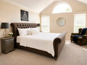 Bright Airy Family-Friendly DFW Retreat sleeps 8 - Image 5