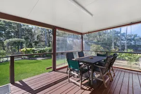 Original house, large gardens in bush setting - Image 2