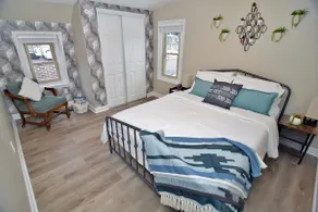 Patio/Chestnut Hill / 2 BR/ 1.5 BA - Image 2