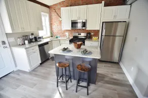 Patio/Chestnut Hill / 2 BR/ 1.5 BA - Image 4