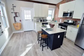 Patio/Chestnut Hill / 2 BR/ 1.5 BA - Image 5