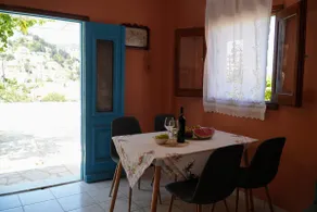 Toula's apartment - Image 3