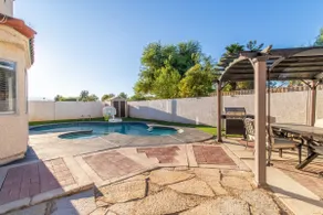 Newly renovated, Near DTLV. 3Bedrooms 2.5 Bath - Image 4