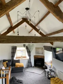 Converted Barn with Panoramic Views & Log burner - Image 3