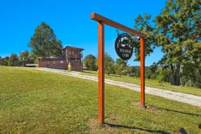 Fox Wood Cabin, Hot Tub, Family-Friendly, 50 acres - Image 2
