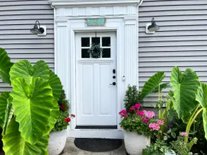 Beacon Modern victorian+garden—steps to mainstreet - Image 4
