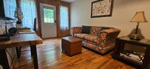 Entire Guesthouse 2 minutes from I-64 - Image 3