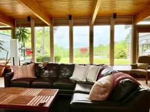 Midcentury retreat at Zulip Farm - Image 5