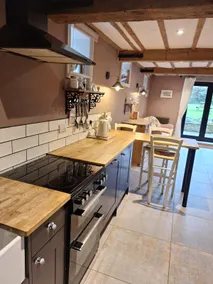 The Potting Shed-perfect for family and friends - Image 5