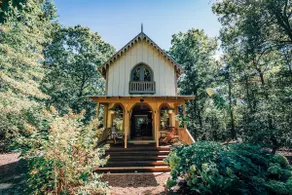 Magical wooded cottage pool +priv hottub walk2town - Image 2