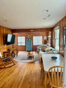 Cozy Beach Cottage on water, walk to beach - Image 5