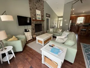 Relaxing 3 bedroom waterfront retreat with beach - Image 5