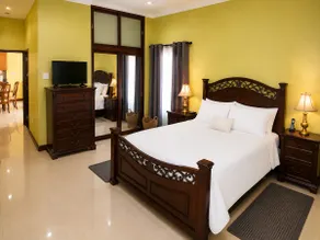 Luxury 2BR | Jacuzzi, Pool & Mountain Views - Image 3