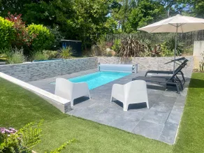 Modern house with pool and private parking - Image 3
