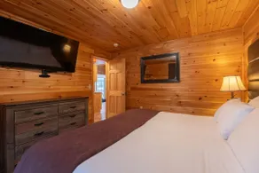 Spacious Couples Log Cabin White Mountains - Image 4