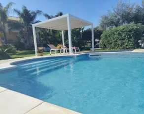 Ein Garten in der Sonne, das kristallklare Meer, entspannend - Image 2