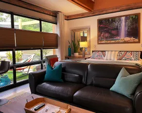 Stylish Comfort at The Hammocks - Image 2