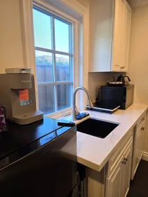 1-Bedroom Suite next to Park and near Restaurants - Image 2