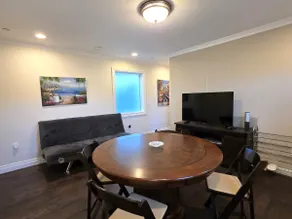 1-Bedroom Suite next to Park and near Restaurants - Image 3