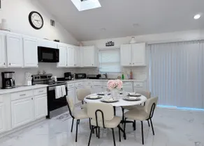 Cozy Hamptons Escape 3BR Minutes From Beach! - Image 5