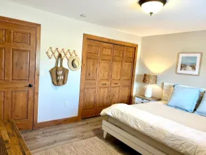 #34 Comfort at the LAKE sleeps 4 - Image 2