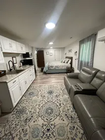 Lakeshore Escape Studio Apartment - Image 2