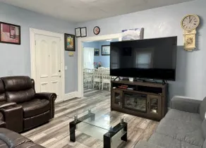 Comfortable 2 bedroom home in center of town. - Image 2