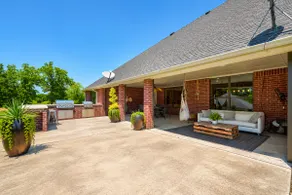 Saltwater Social Club | Pool, Steam & Cabins - Image 4