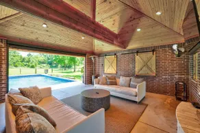 Saltwater Social Club | Pool, Steam & Cabins - Image 2
