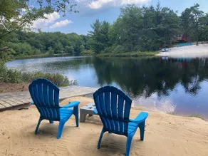 Lakefront Cottage, Private Beach, Dock and Boats! - Image 2