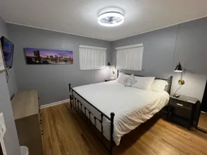 Modern 3BR, 3 King Bd, Pet Friendly, PS5 + Near DT - Image 3