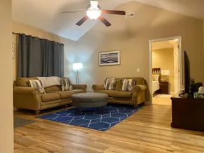 3Bed/2Bath/ Fenced yard /King suite/office - Image 2